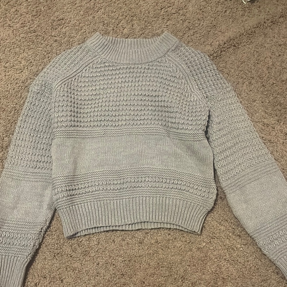 universal thread sweater size M